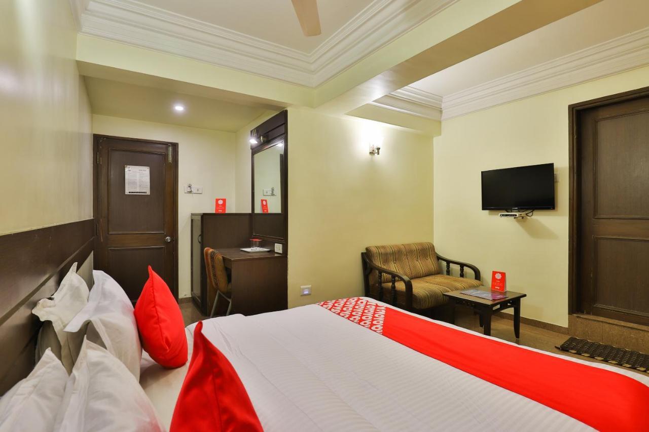 Oyo 17117 Hotel Rainbow Vadodara Exterior foto