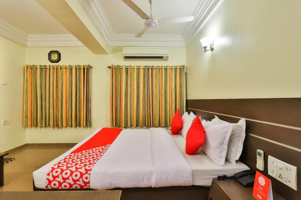 Oyo 17117 Hotel Rainbow Vadodara Exterior foto
