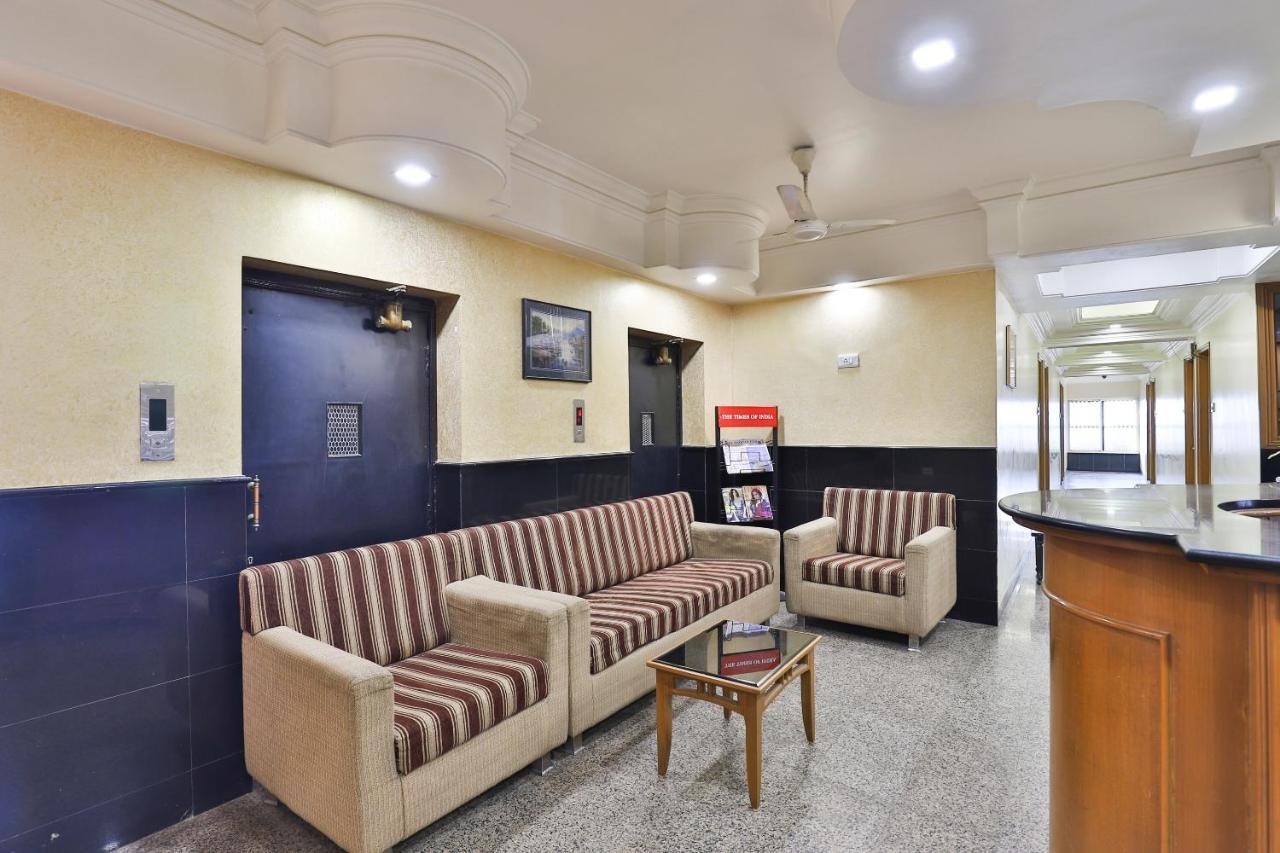 Oyo 17117 Hotel Rainbow Vadodara Exterior foto