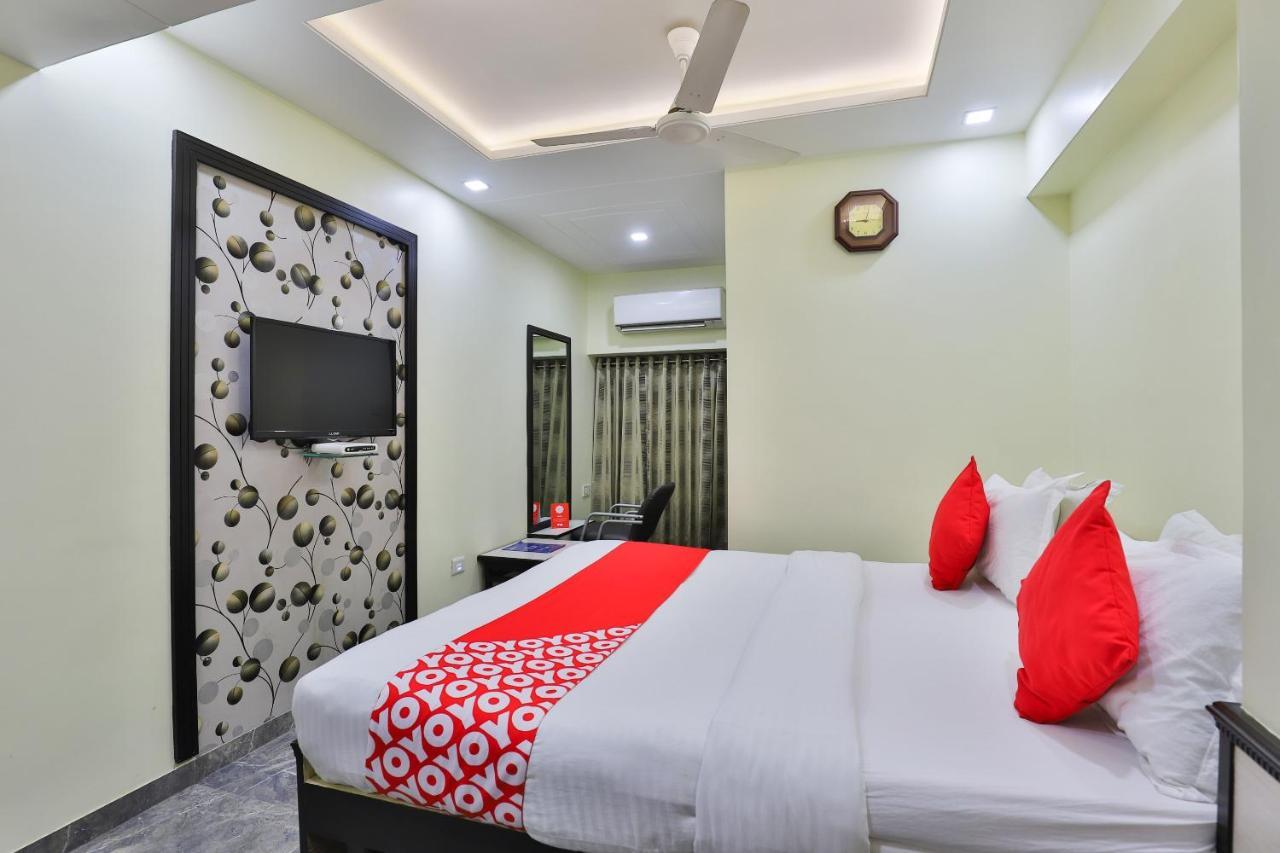 Oyo 17117 Hotel Rainbow Vadodara Exterior foto