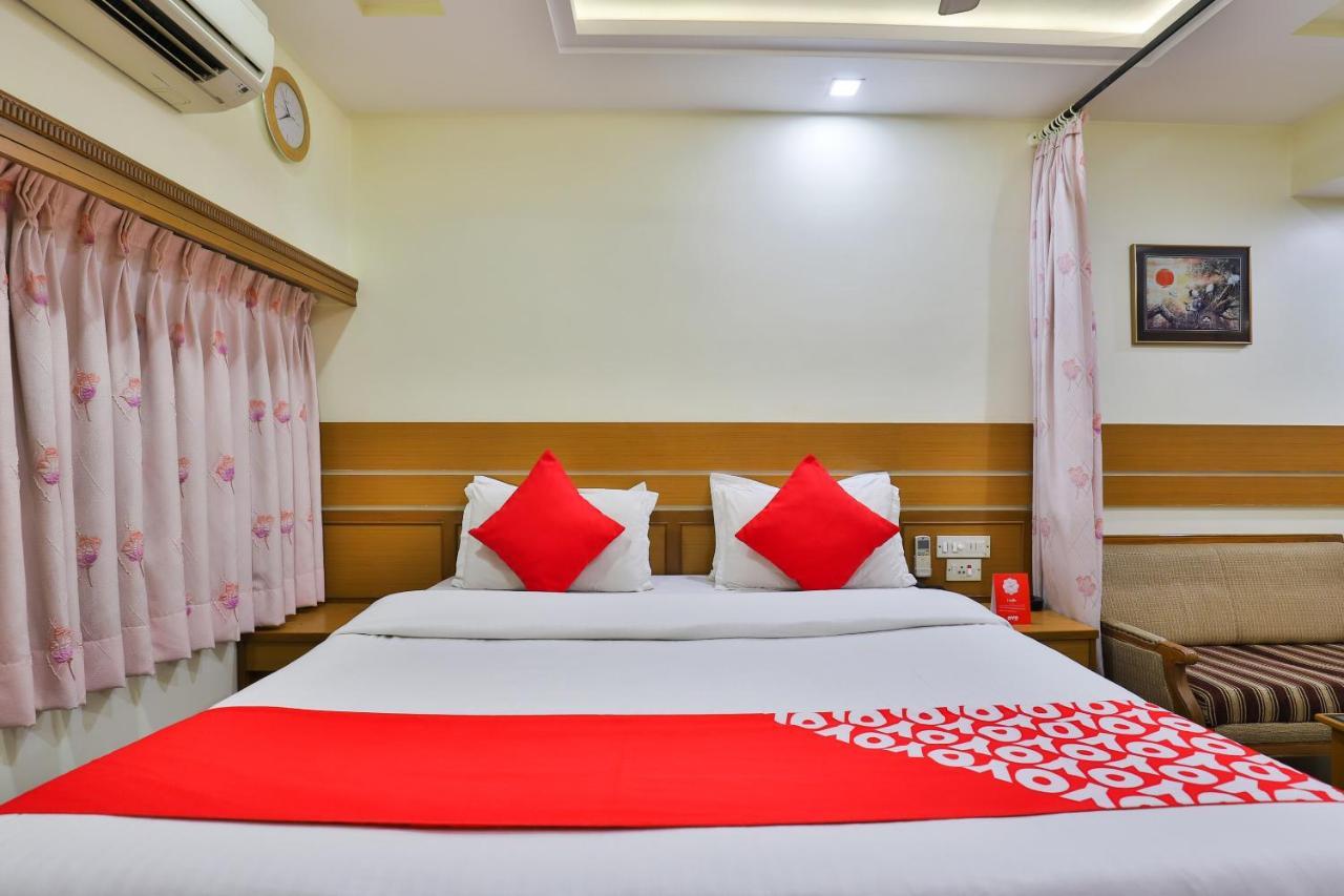 Oyo 17117 Hotel Rainbow Vadodara Exterior foto