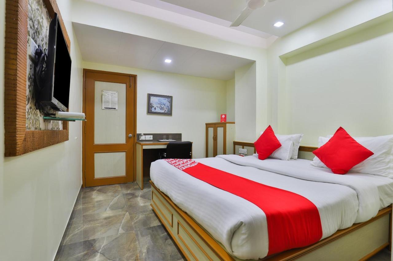 Oyo 17117 Hotel Rainbow Vadodara Exterior foto
