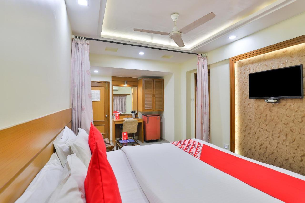 Oyo 17117 Hotel Rainbow Vadodara Exterior foto
