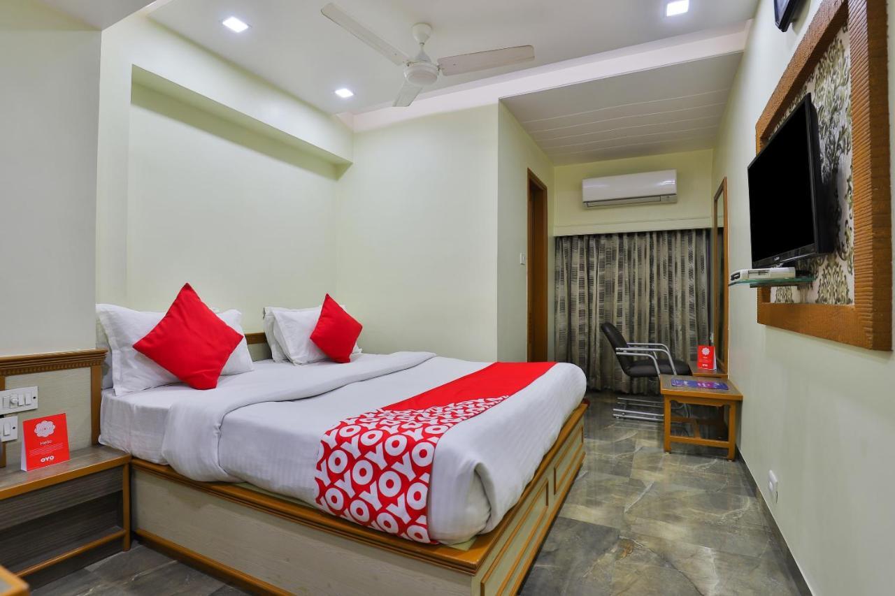 Oyo 17117 Hotel Rainbow Vadodara Exterior foto