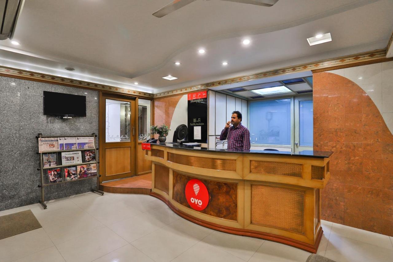 Oyo 17117 Hotel Rainbow Vadodara Exterior foto